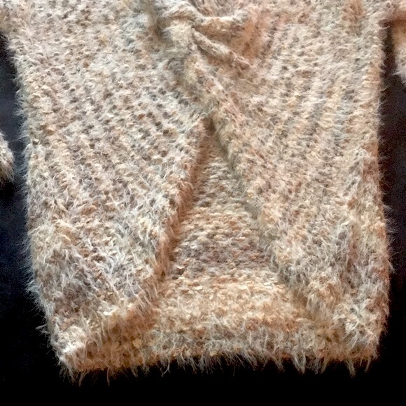NWT MITTOSHOP Eyelash Fuzzy Shaggy BOHO Back Knot TWIST Deep V Sweater L Large - Picture 12 of 13
